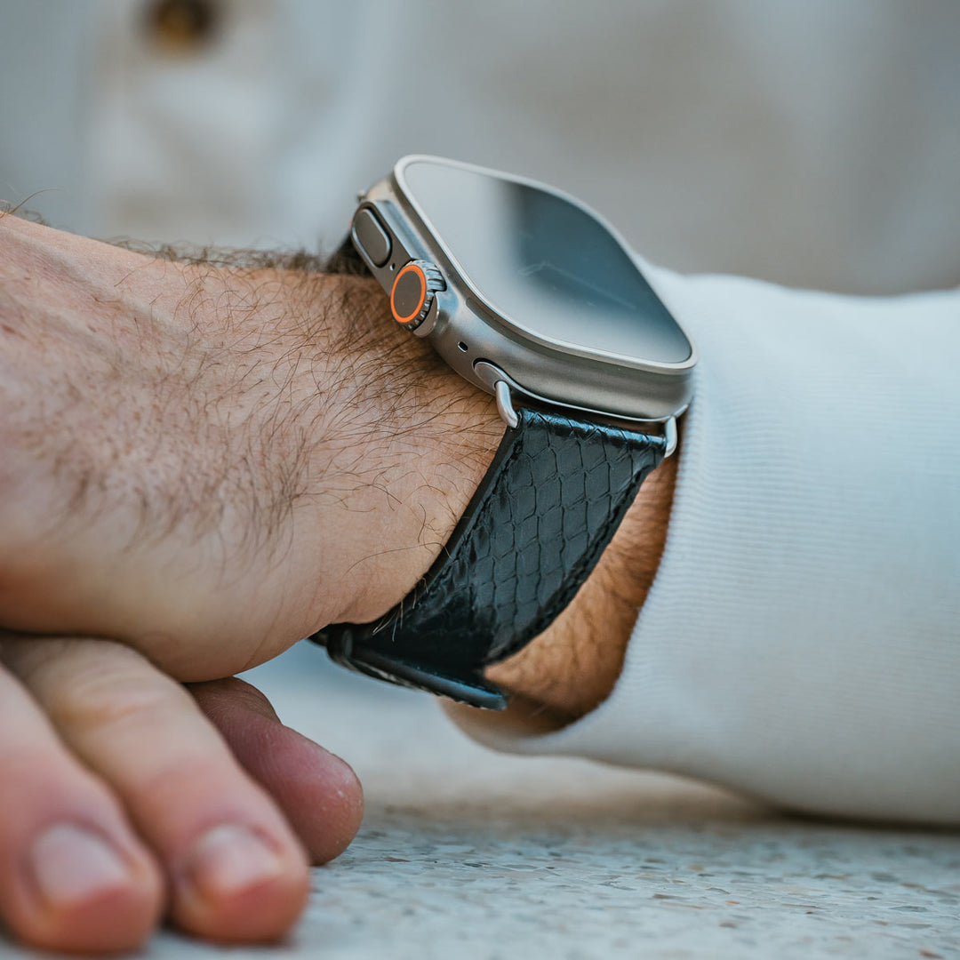 Odyssee - Upgecyceltes französisches Meeresleder - Apple Watch Armband Obsidian 46 / 49 mm